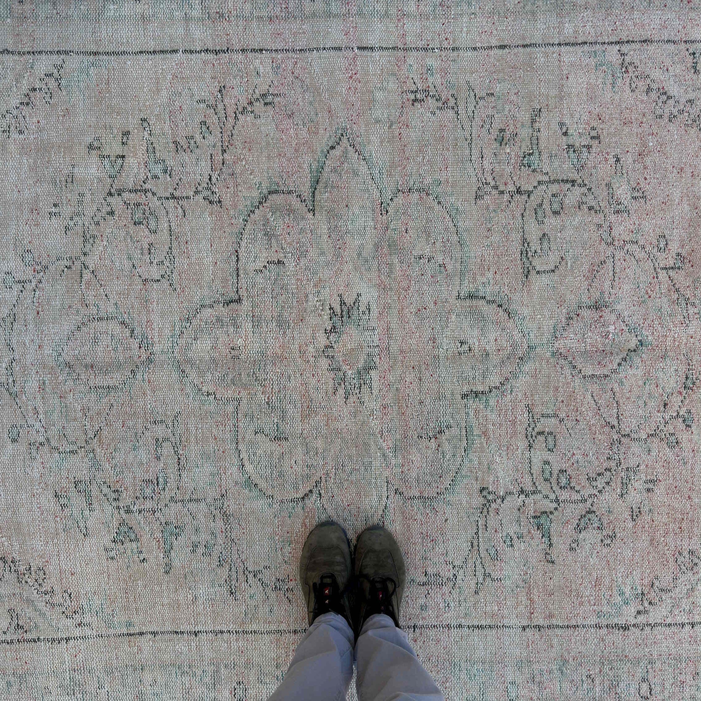 1970s beige vintage turkish rug with medallion design, hand-knotted weave and low pile.