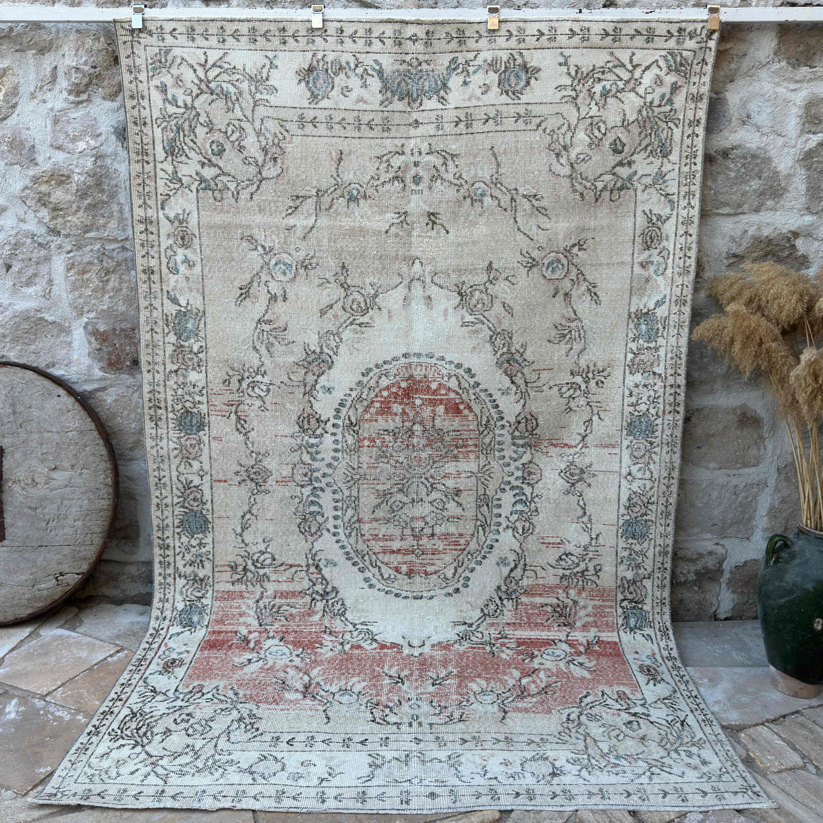 Beige 6' x 10' vintage turkish rug with medallion design, handmade in Turkey – Vine.