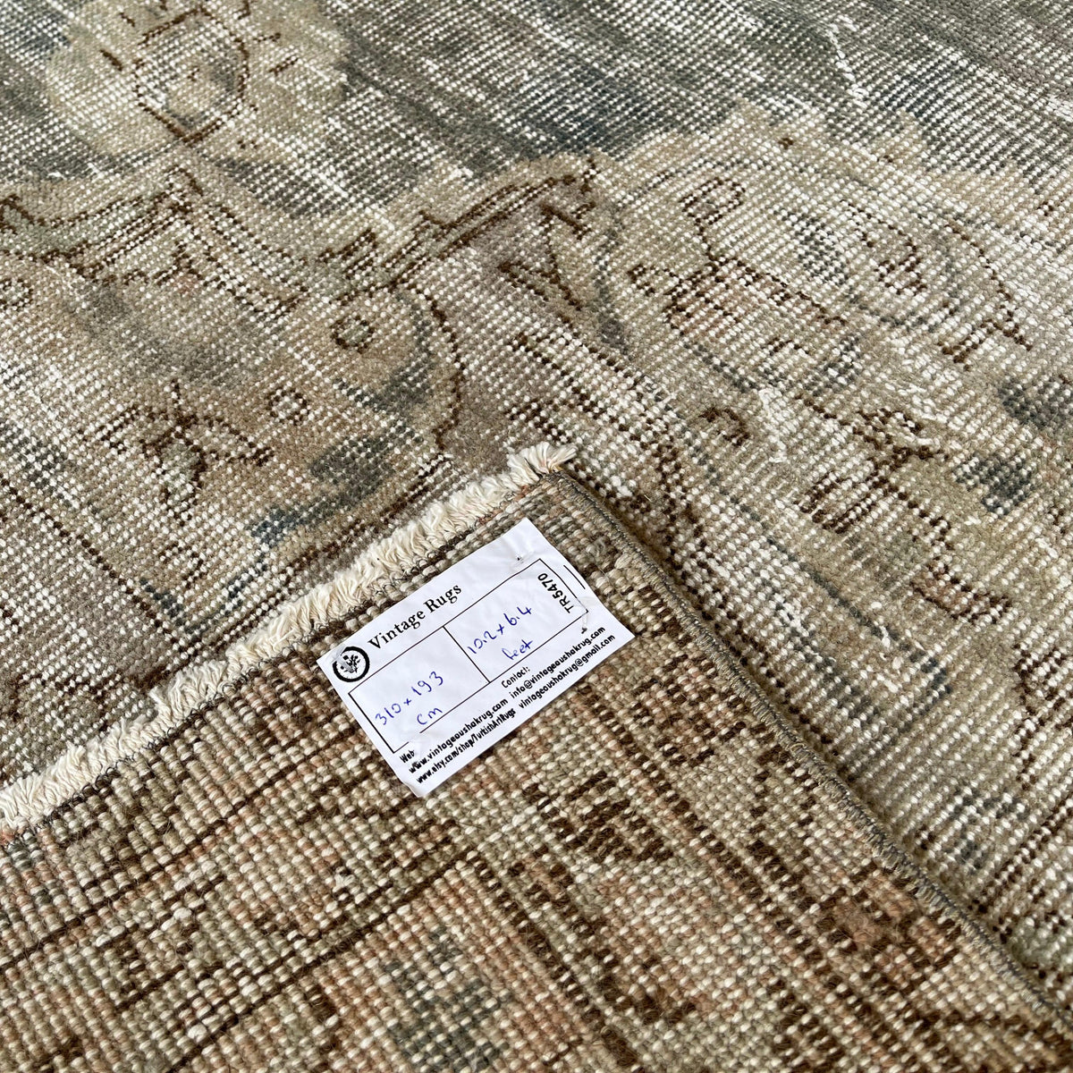 1970s gray vintage turkish rug with medallion design, hand-knotted weave and low pile.
