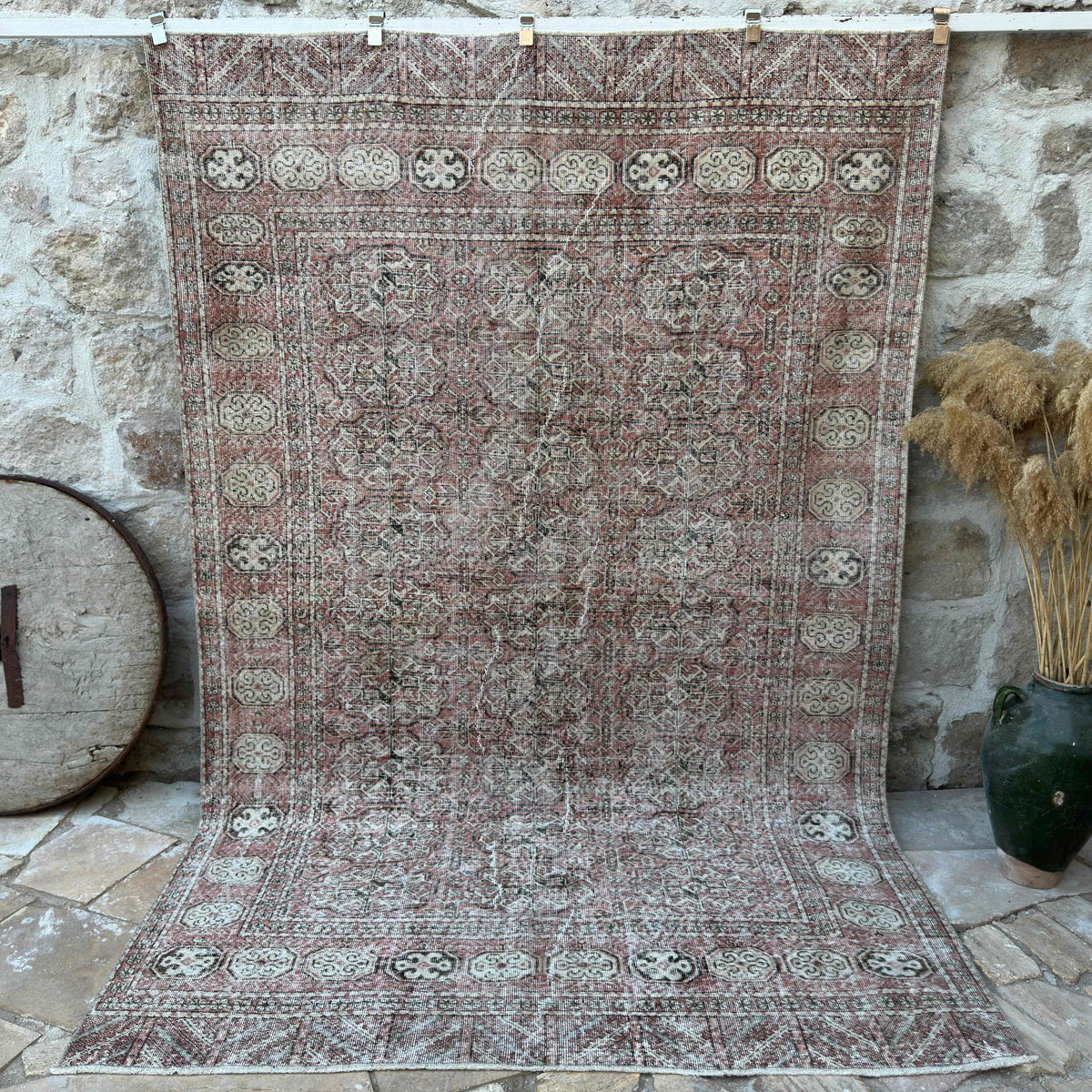Red 6' x 10' vintage turkish rug with floral design, handmade in Turkey – Zayyan.