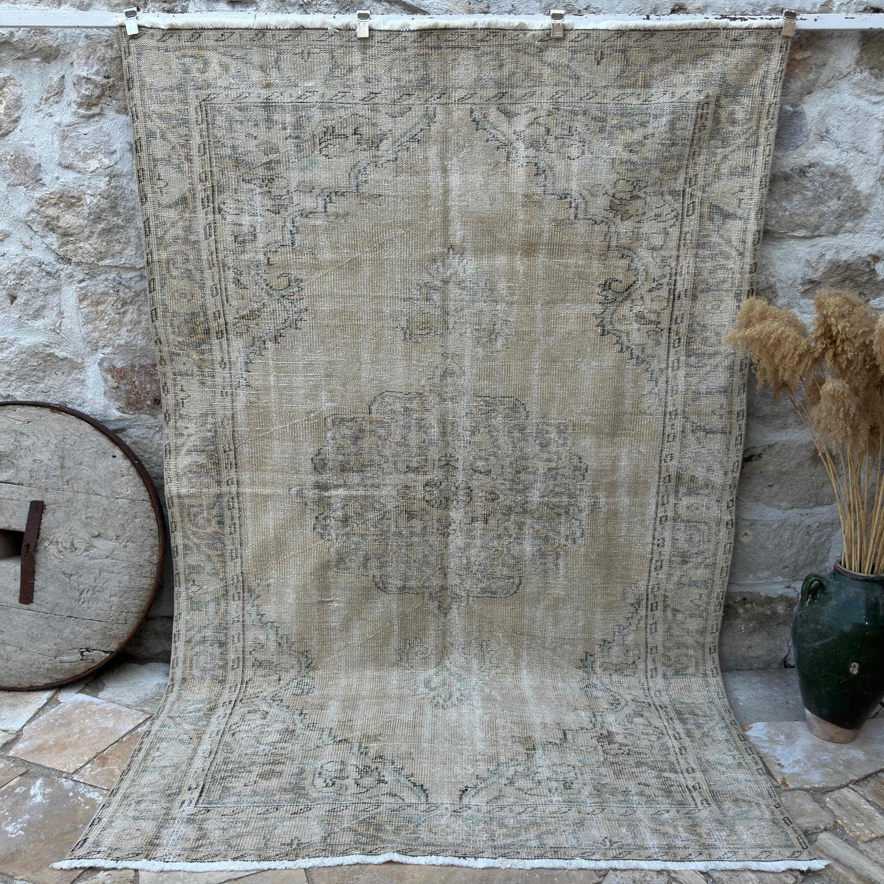 Beige 6' x 9' vintage turkish rug with neutral design, handmade in Turkey – Harleth.