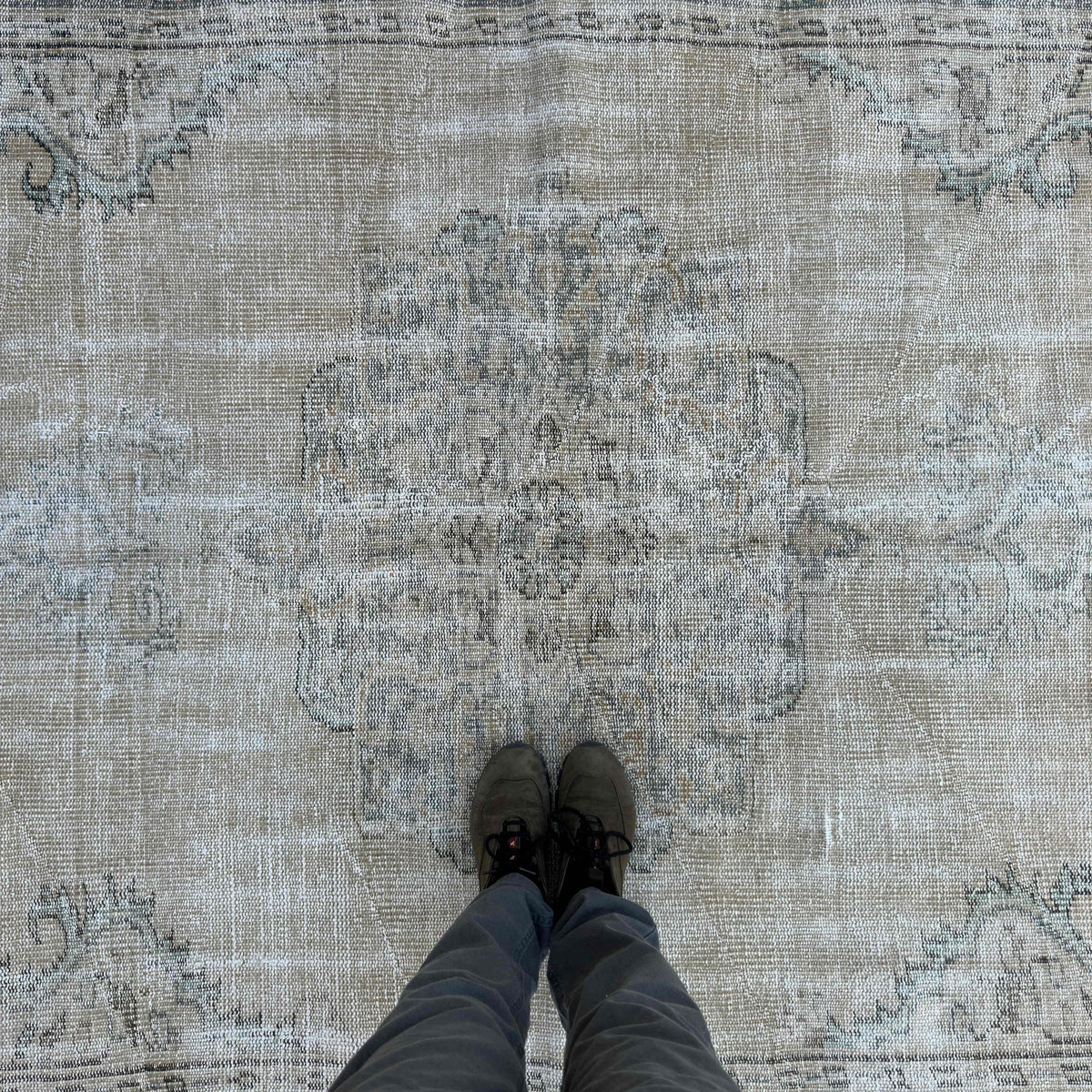 1970s beige vintage turkish rug with neutral design, hand-knotted weave and low pile.