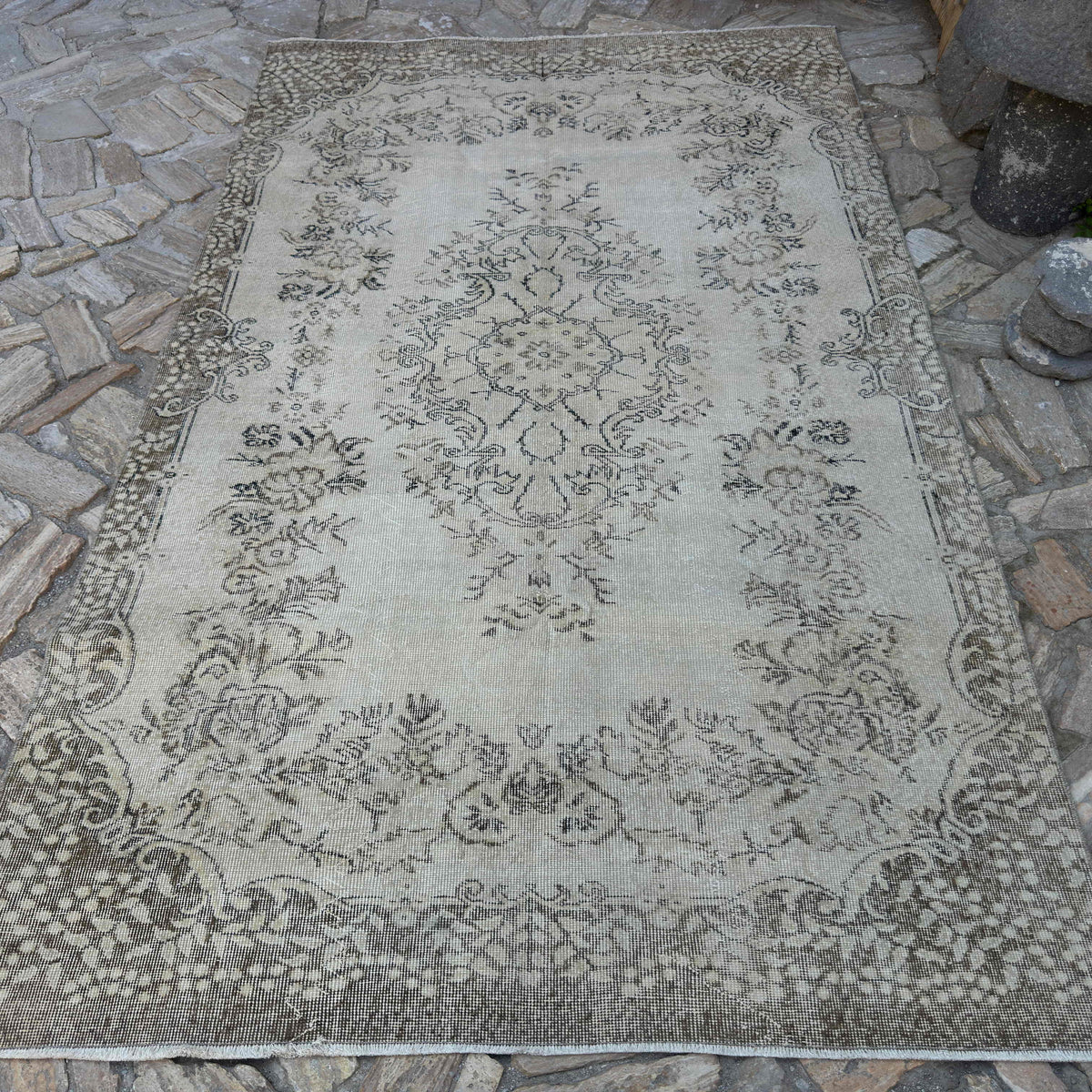 Beige 6' x 9' vintage turkish rug in wool and cotton, shown on the floor.
