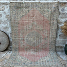 Pink 6' x 9' vintage turkish rug with medallion design, handmade in Turkey – Aariz.