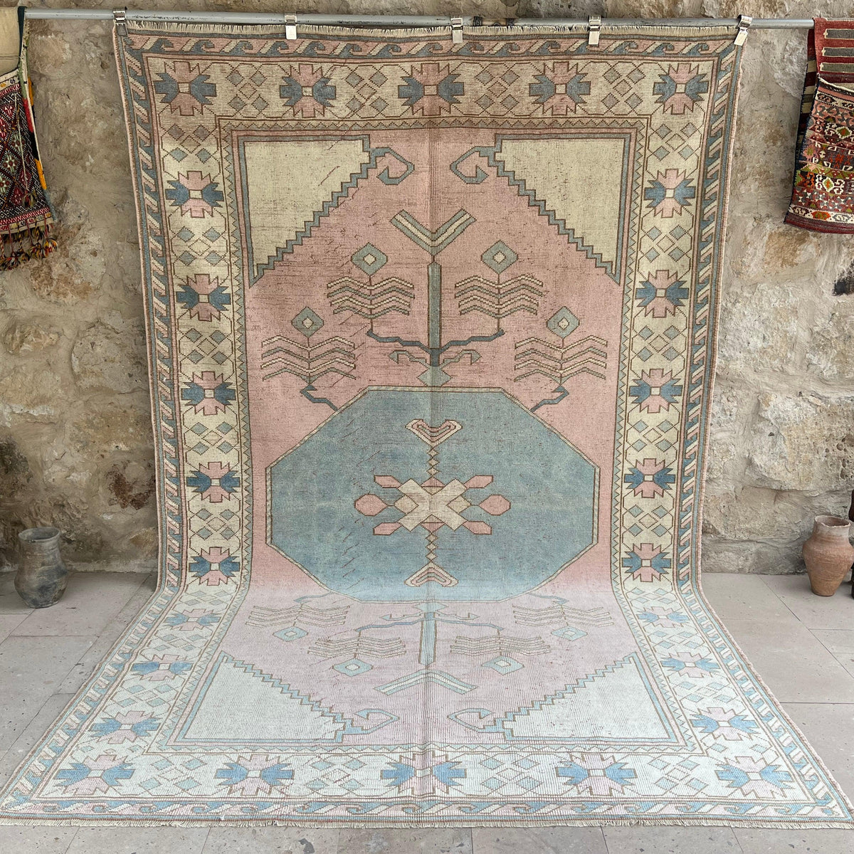 Pink 7' x 11' vintage turkish rug with medallion design, handmade in Turkey – Dyson.