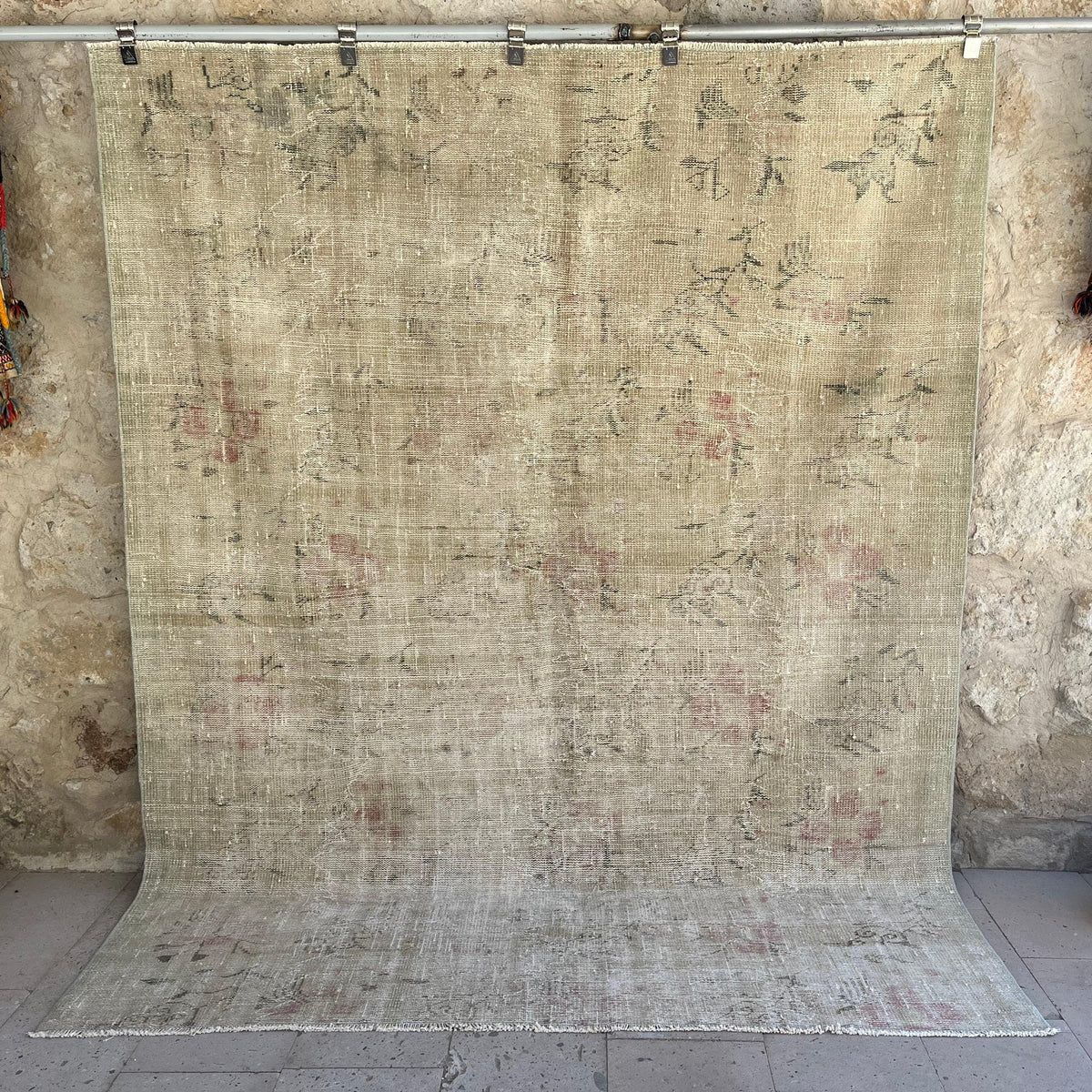 Beige 7' x 8' vintage turkish rug with neutral design, handmade in Turkey – Lyndon.