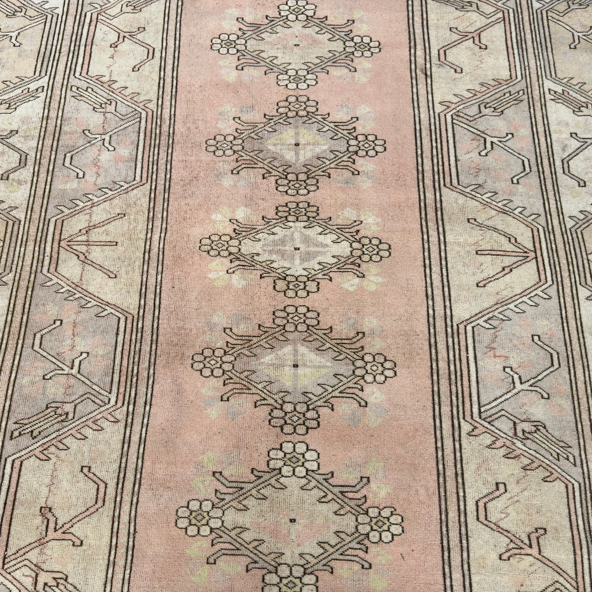 1970s beige vintage turkish rug with neutral design, hand-knotted weave and low pile.