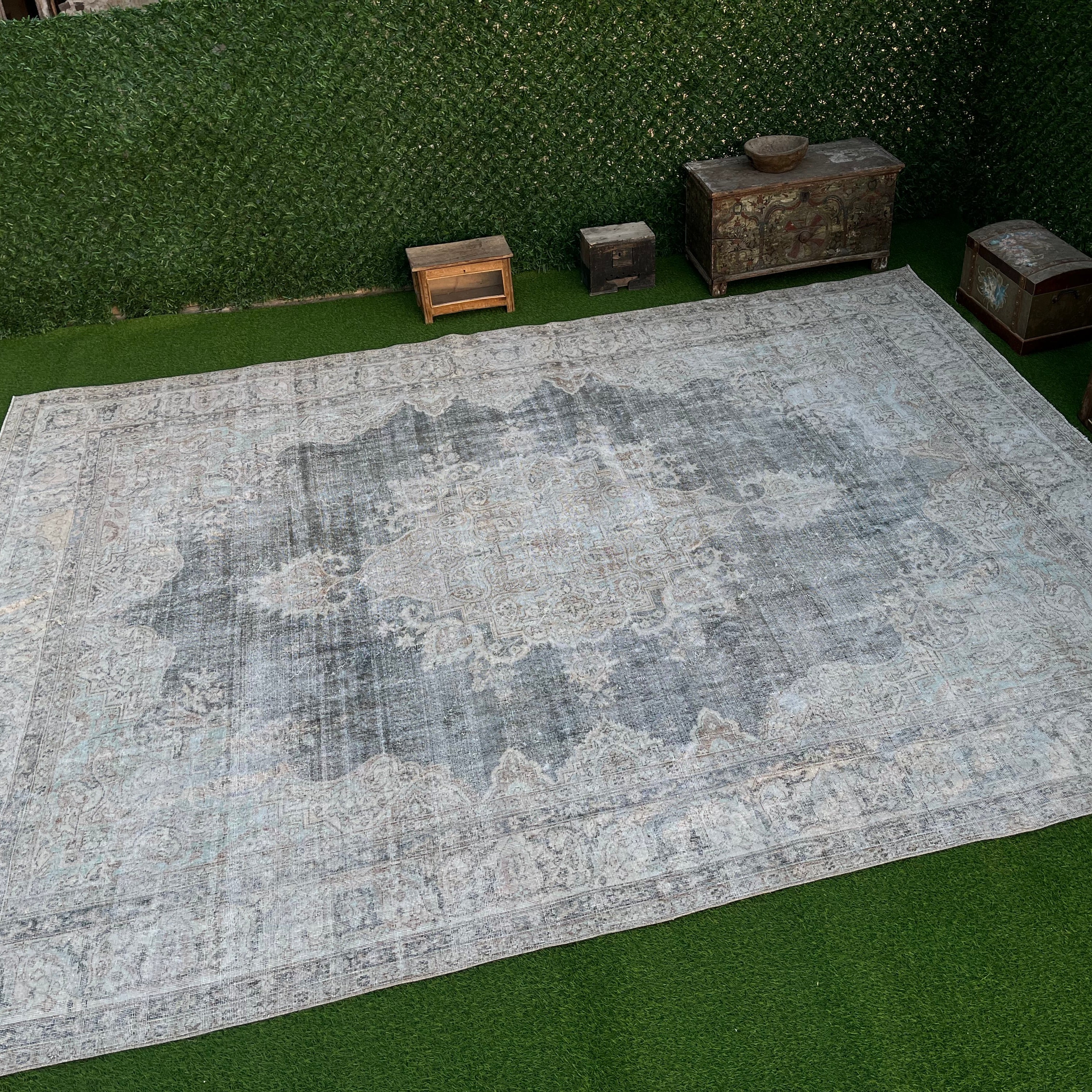 Beige 9' x 12' vintage turkish rug with neutral and medallion design, handmade in Turkey – Vlad.
