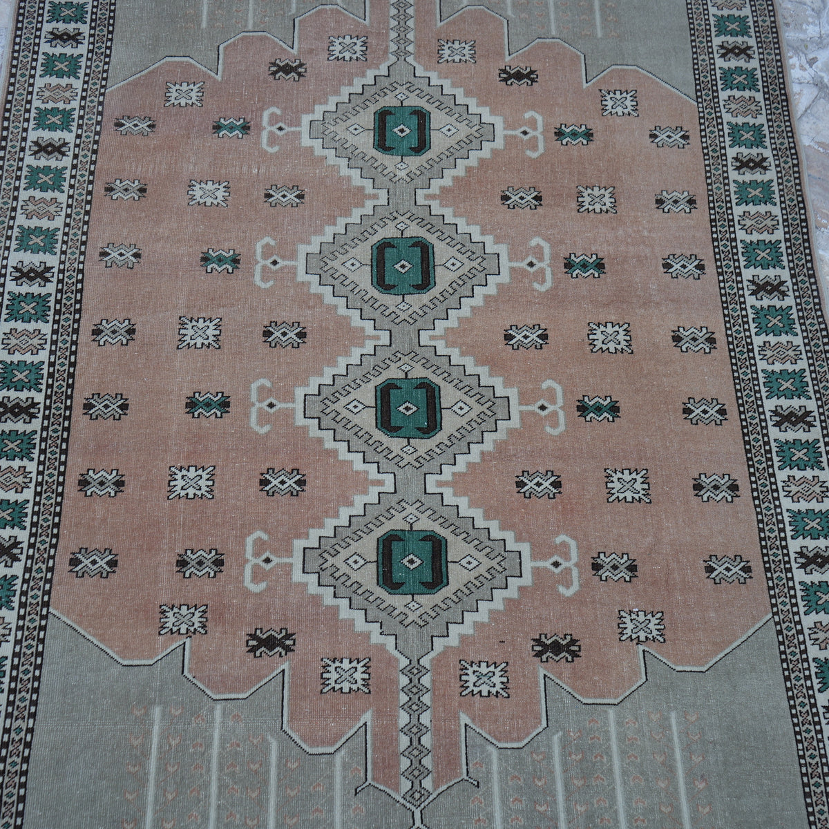 Close-up of the beige vintage Turkish wool rug showing geometric details, hand-knotted weave, wool and low pile.
