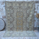 Beige 6' x 9' vintage wool rug with neutral design, handmade in Turkey – Flor.