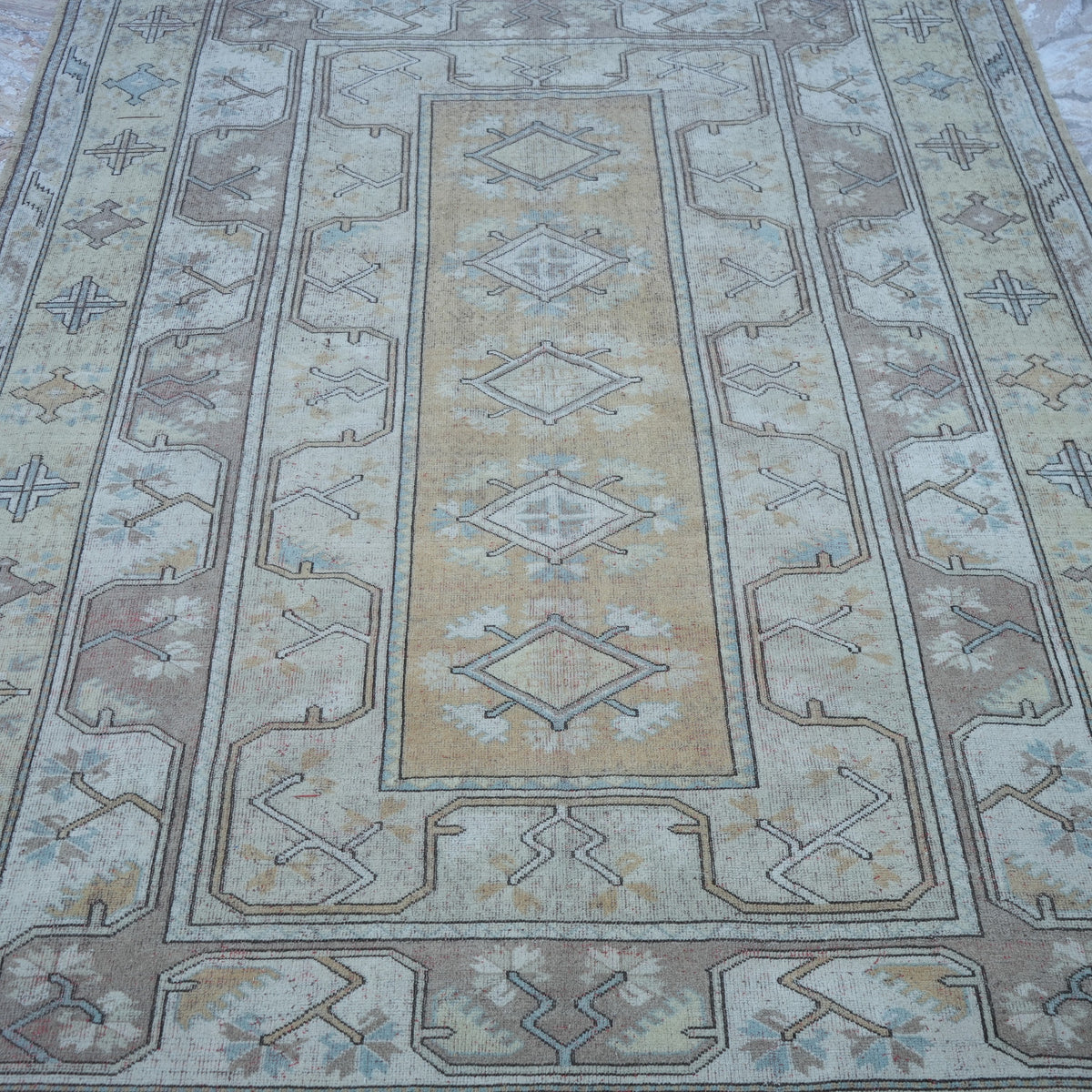 Close-up of the beige vintage Turkish wool rug showing neutral details, hand-knotted weave, wool and low pile.
