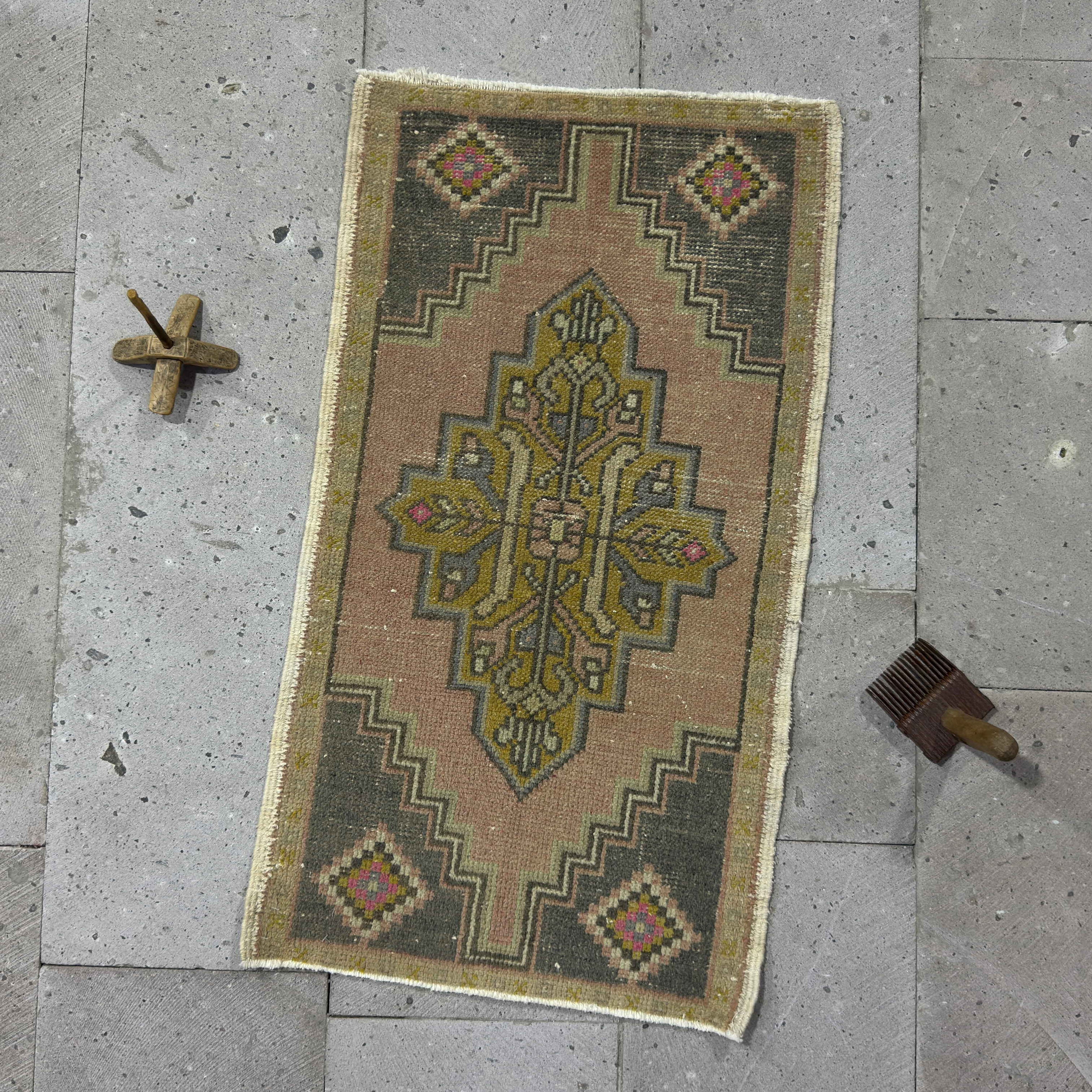 Pale Pink 2' x 3' wool vintage rug with traditional design, handmade in Turkey – Monika.