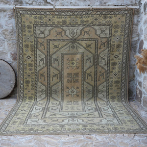 Hanni - Wool Vintage Rug