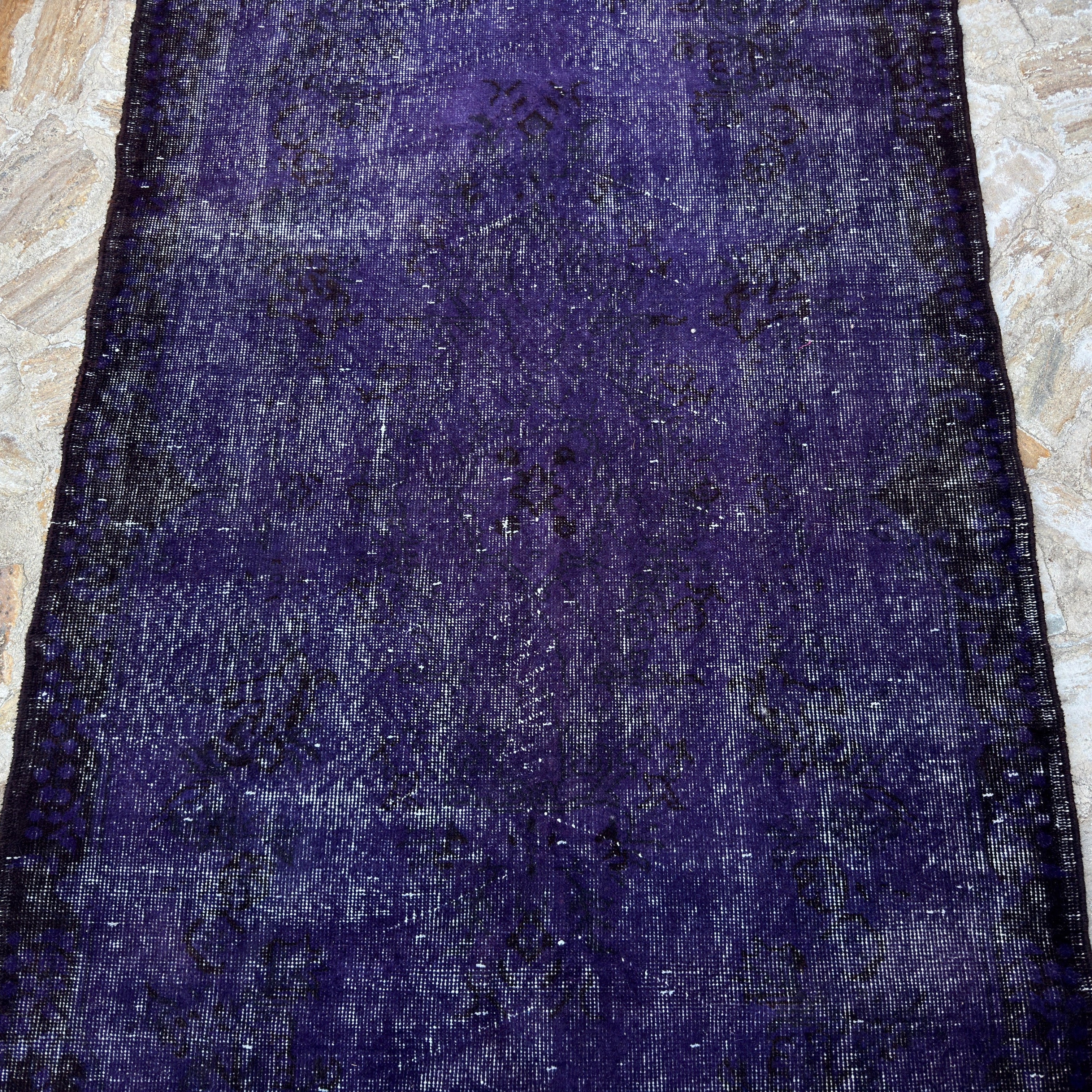 Yalonda 3'10" x 7'1"
