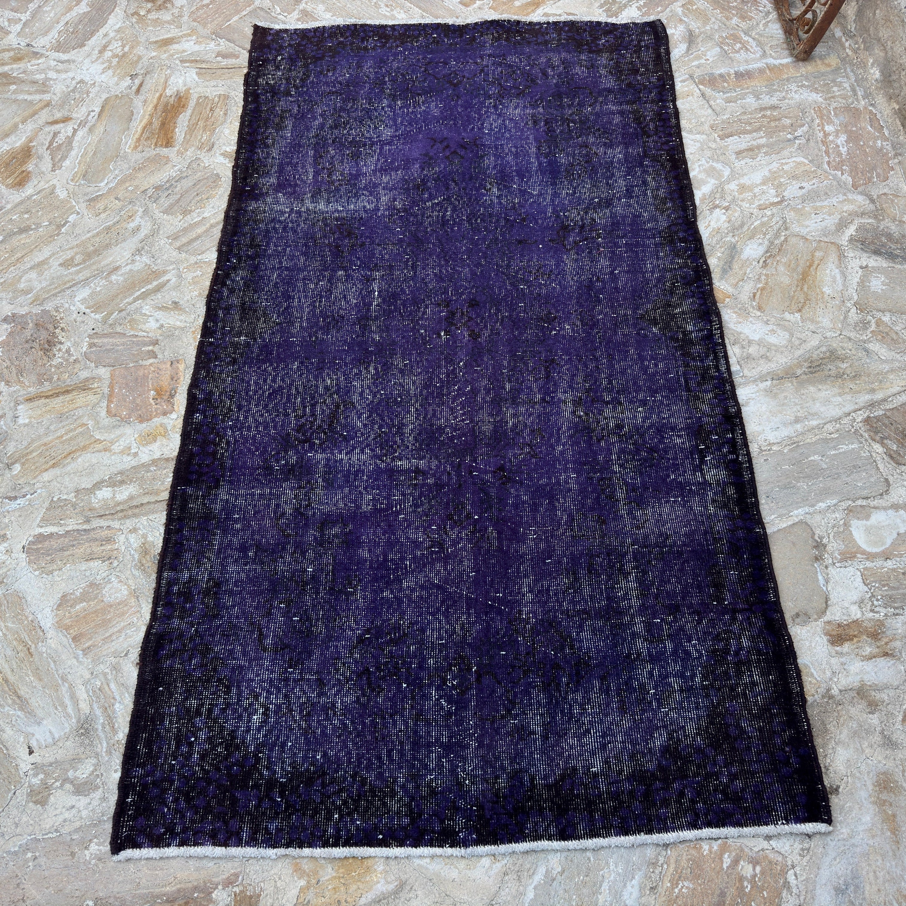 Yalonda 3'10" x 7'1"