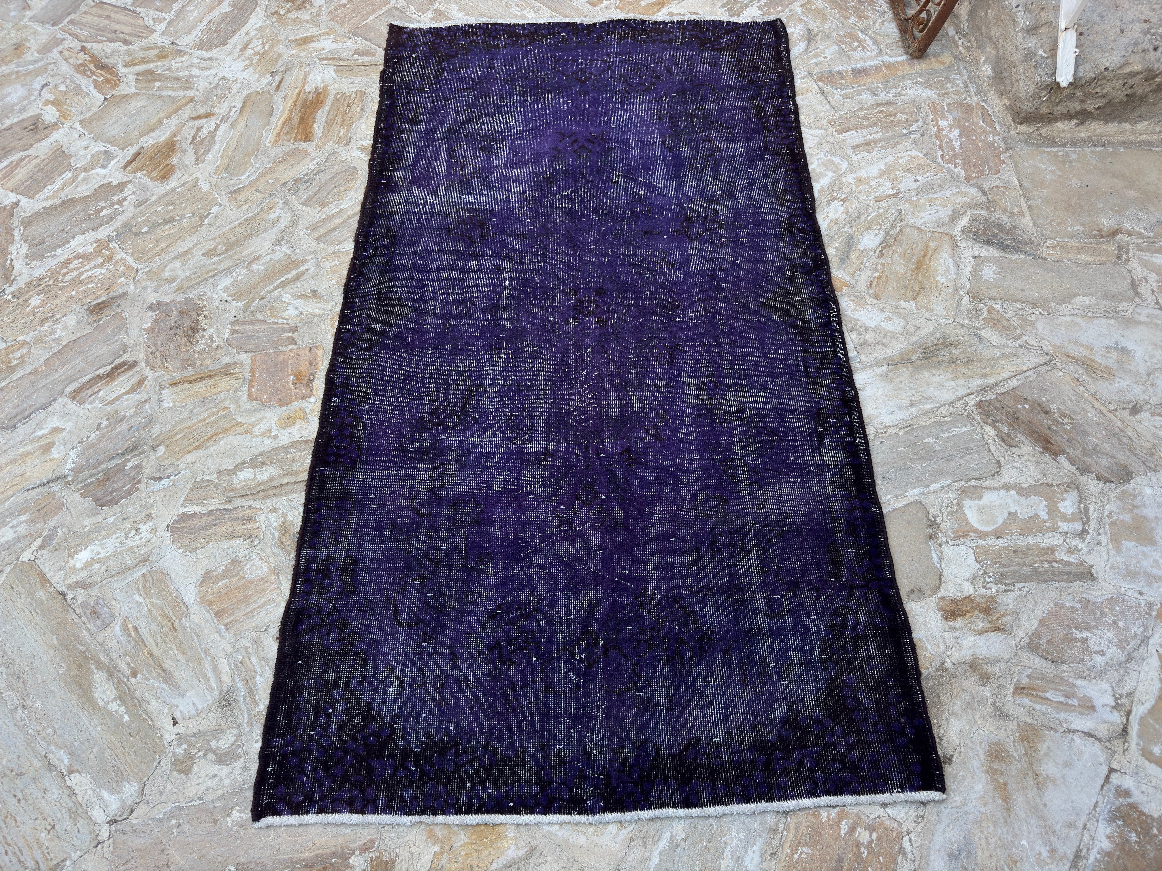 Yalonda 3'10" x 7'1"