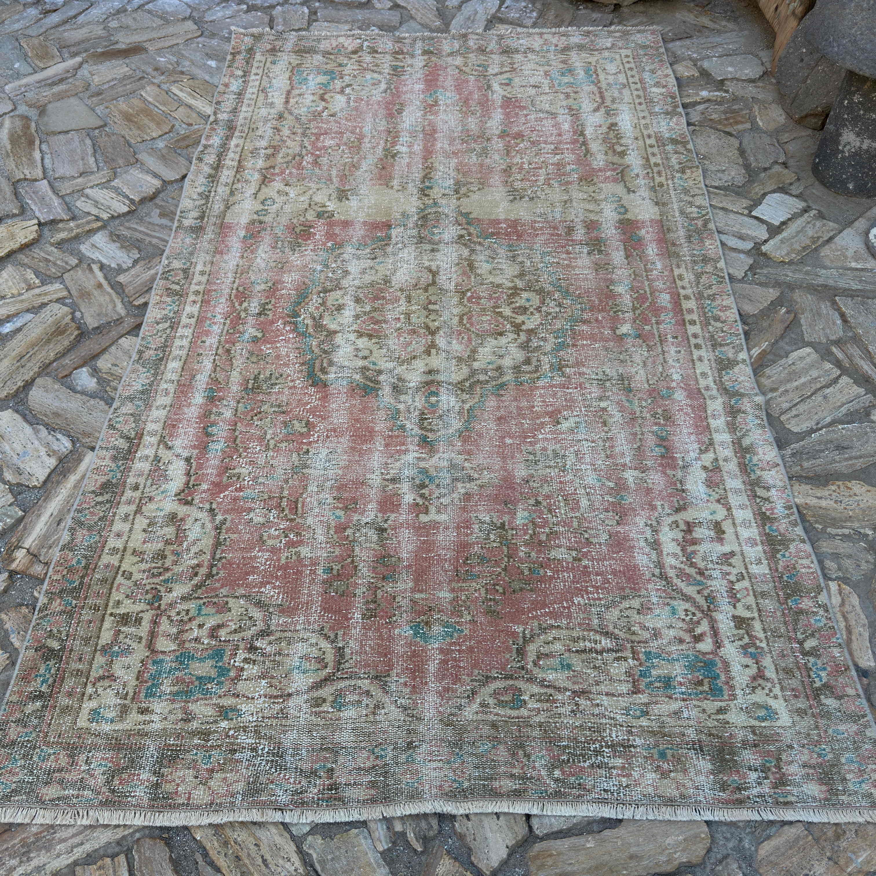 Zaire 5'2'' x 9'