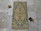 Zita 1’8” x 3’2”