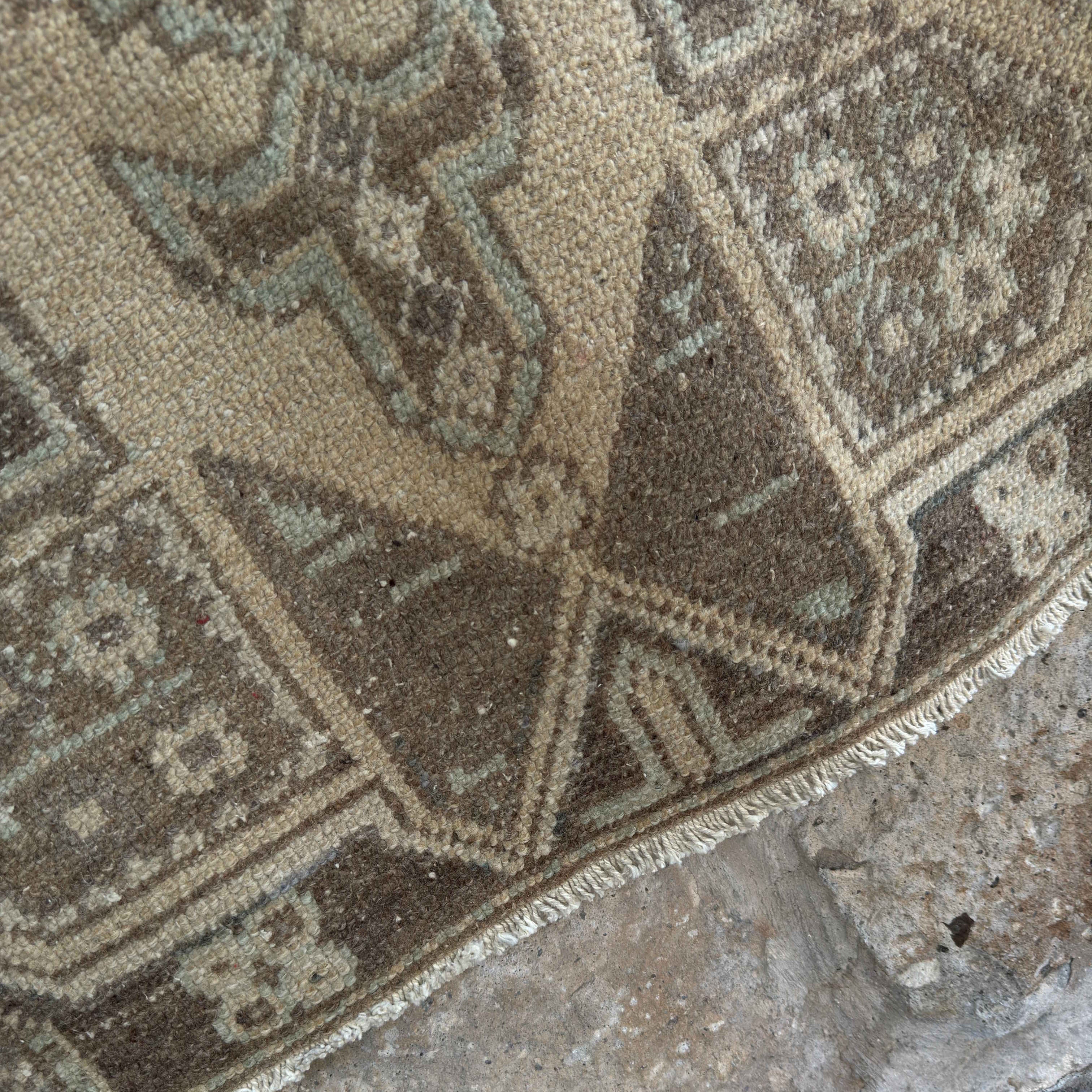 Zoha 4' x 5'5''